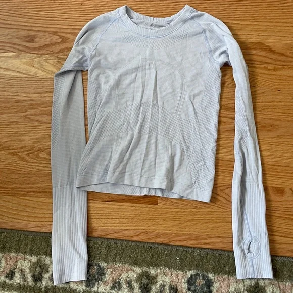 Women's Light blue Long Sleeve swiftly too size 4 cropped - Picture 1 of 3